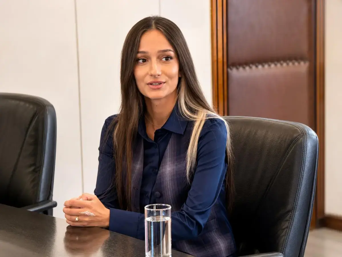 Elevă de 10 la Bac, din Mureș, a creat un kit de testare a mierii la Olimpiada de Creativitate Științifică