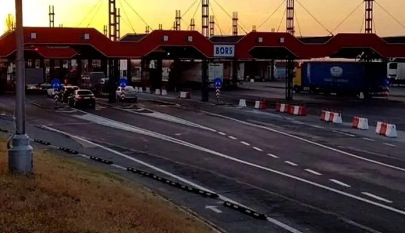 Agent de frontieră din Borș, cercetat pentru mită și plasat sub control judiciar