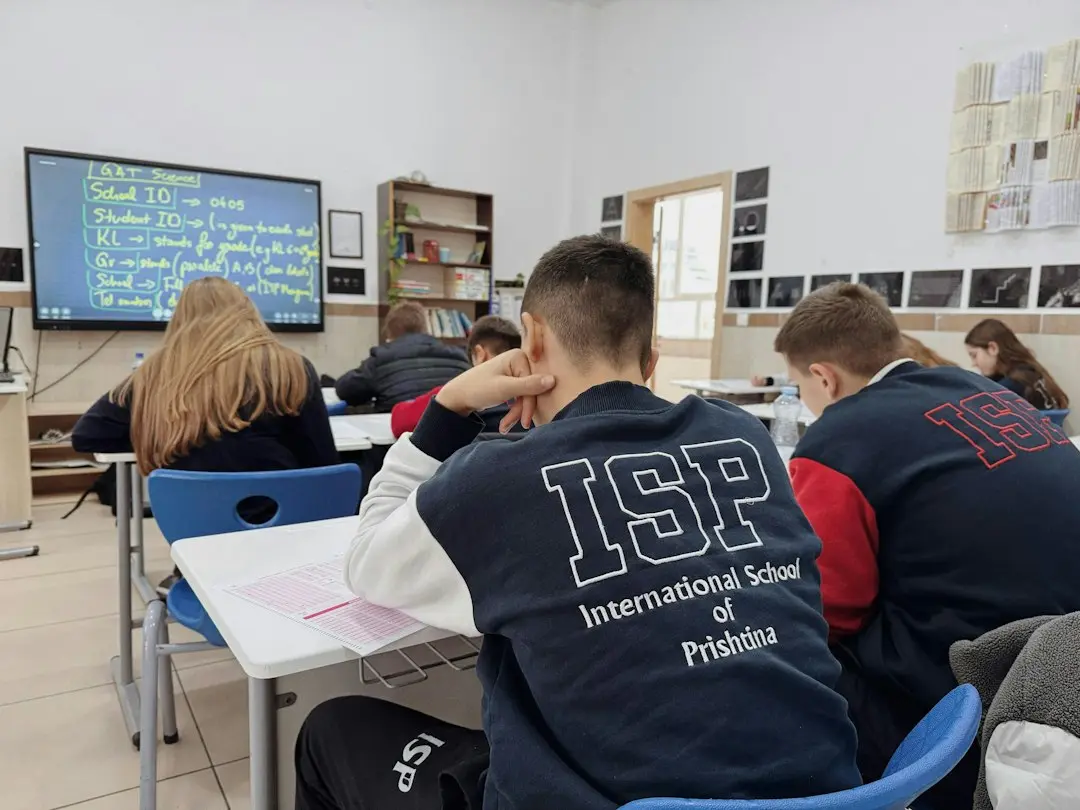 Percheziții internaționale pentru facturi false destinate navelor NATO